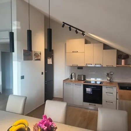 Nela Appartement Makarska